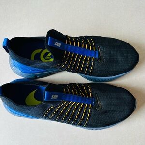 Nike mens React Phantom Run Flyknit 2